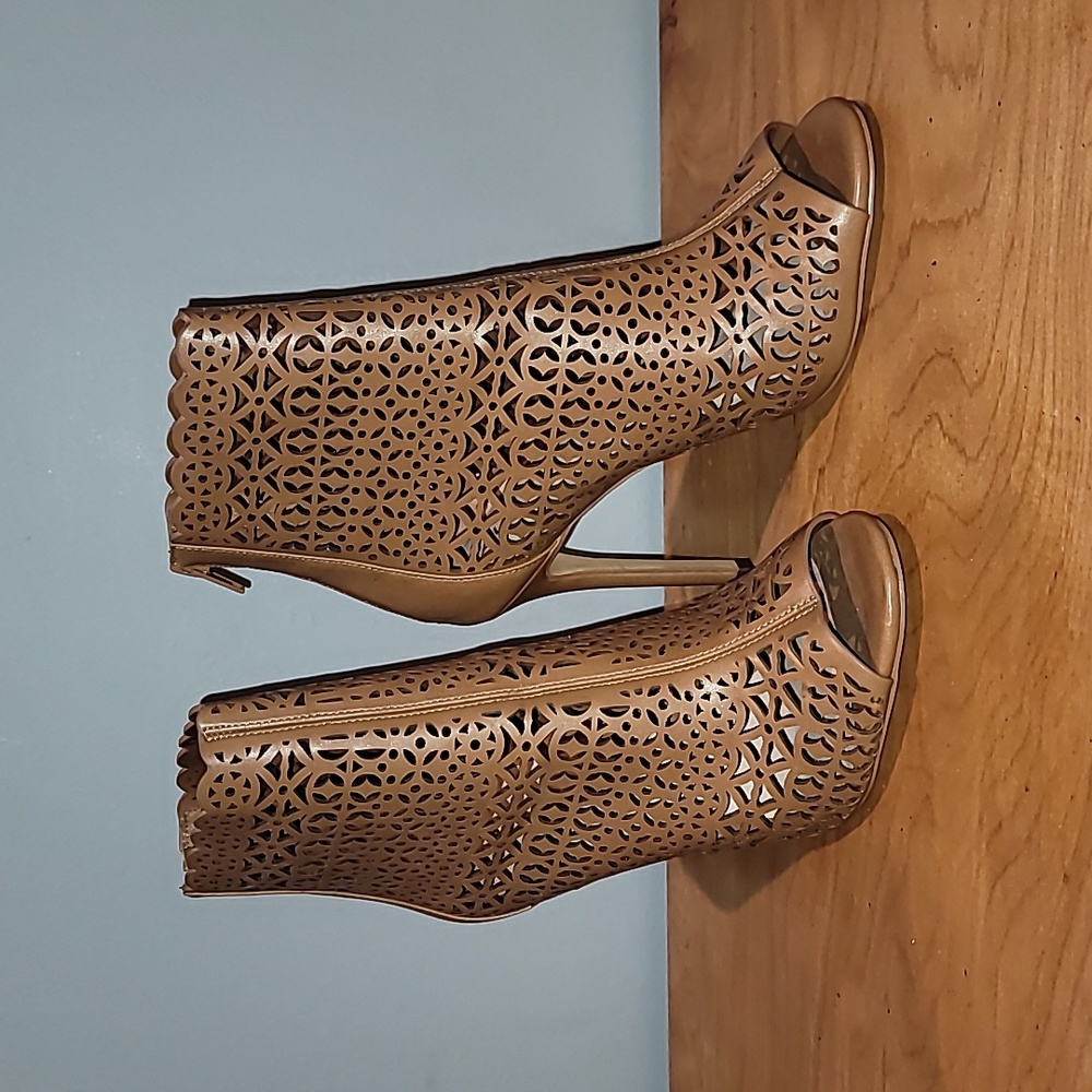 ALDO UNELINIA Tan Cut-Out Booties SZ 6.5